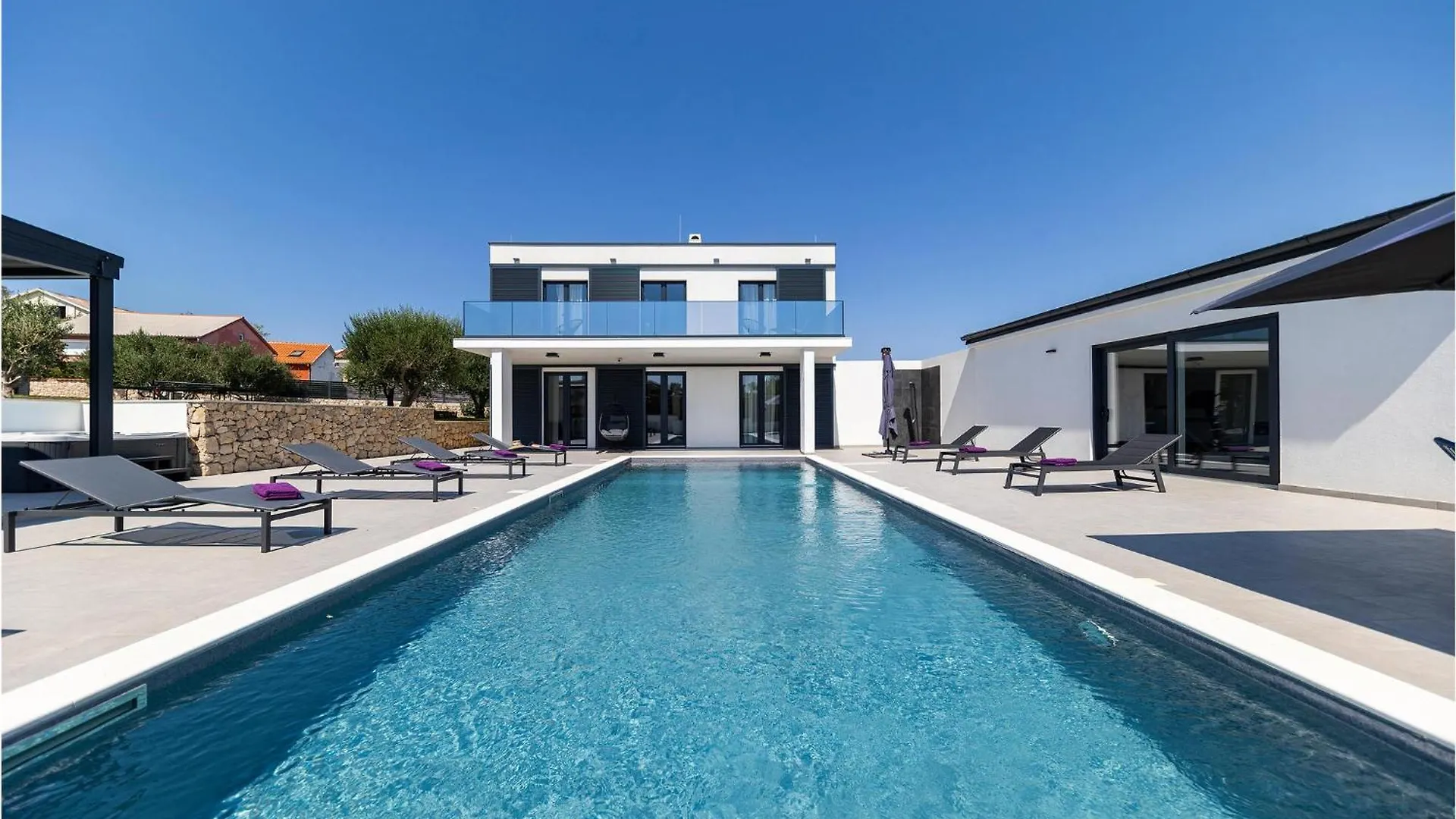 Nice Home In Razanac With Jacuzzi