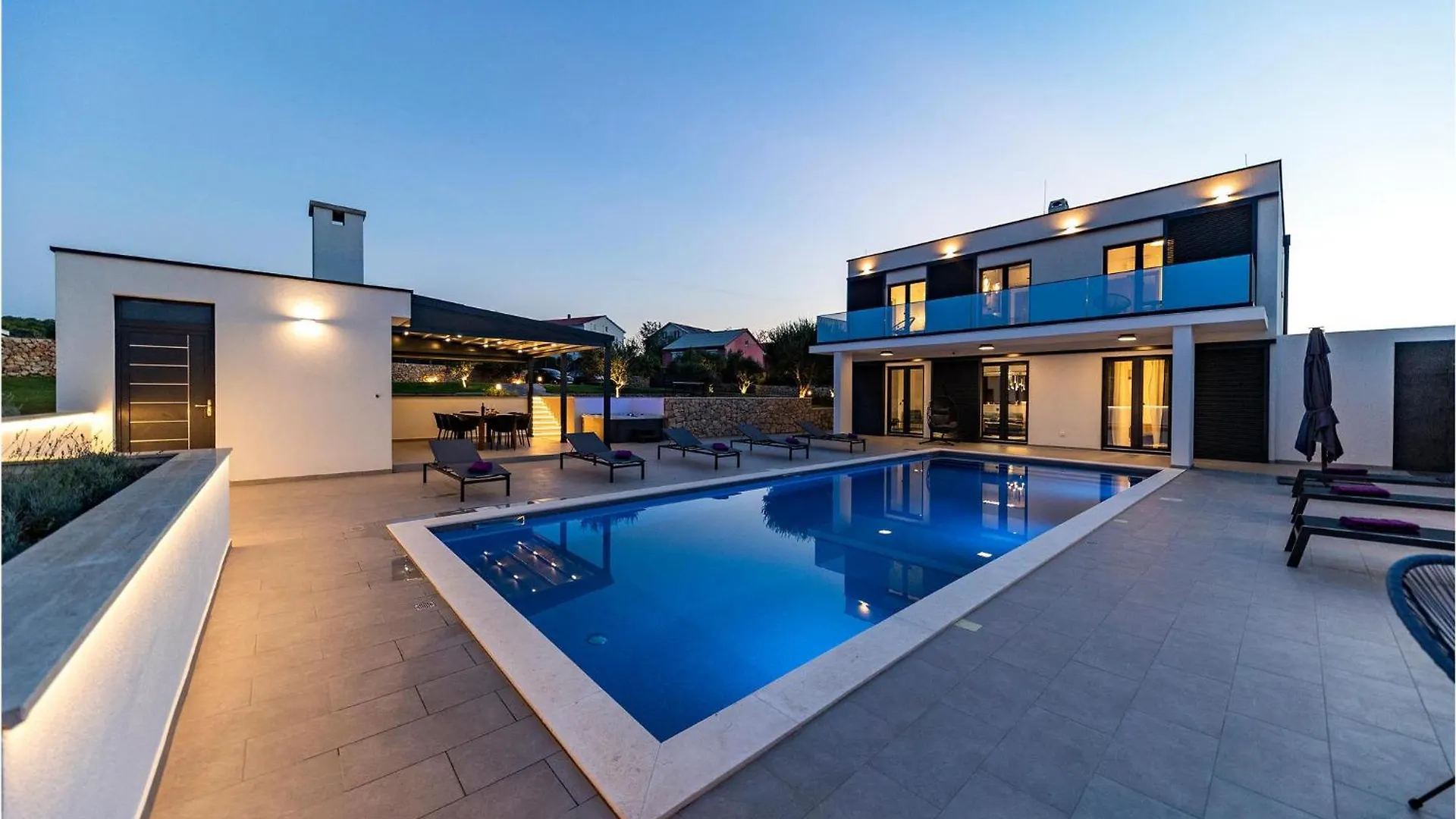 Nice Home In Razanac With Jacuzzi 0*,