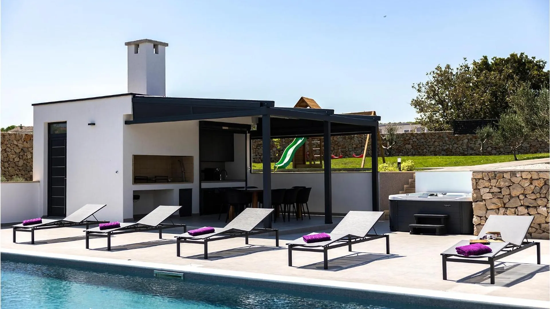 Nice Home In Razanac With Jacuzzi