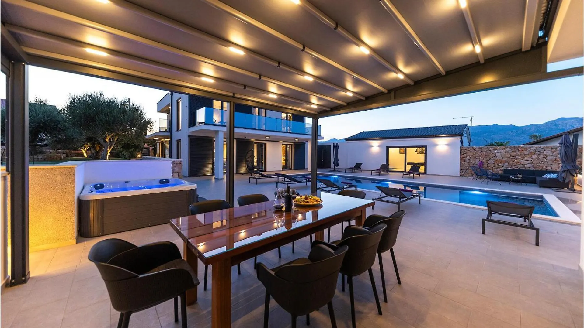Nice Home In Razanac With Jacuzzi Croatia