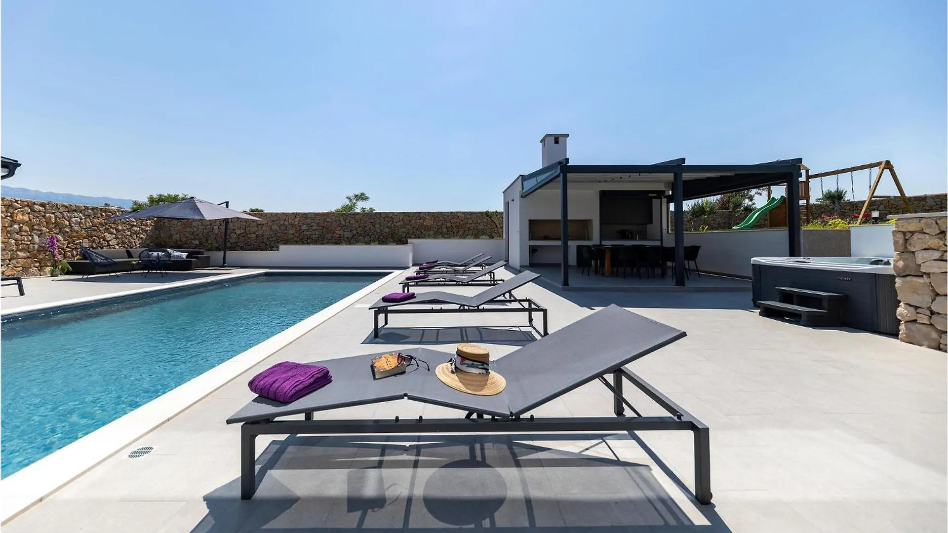 Holiday home Nice Home In Razanac With Jacuzzi Croatia