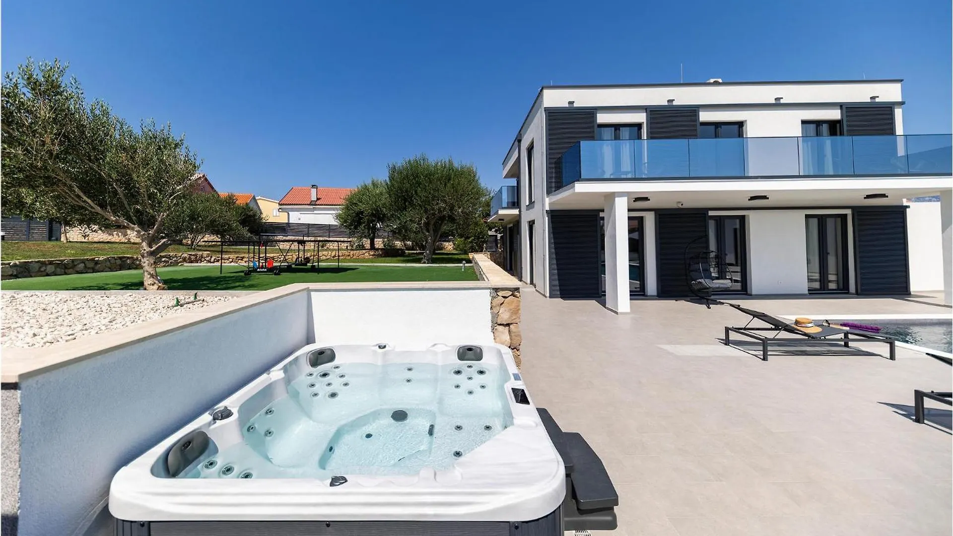 Nice Home In Razanac With Jacuzzi