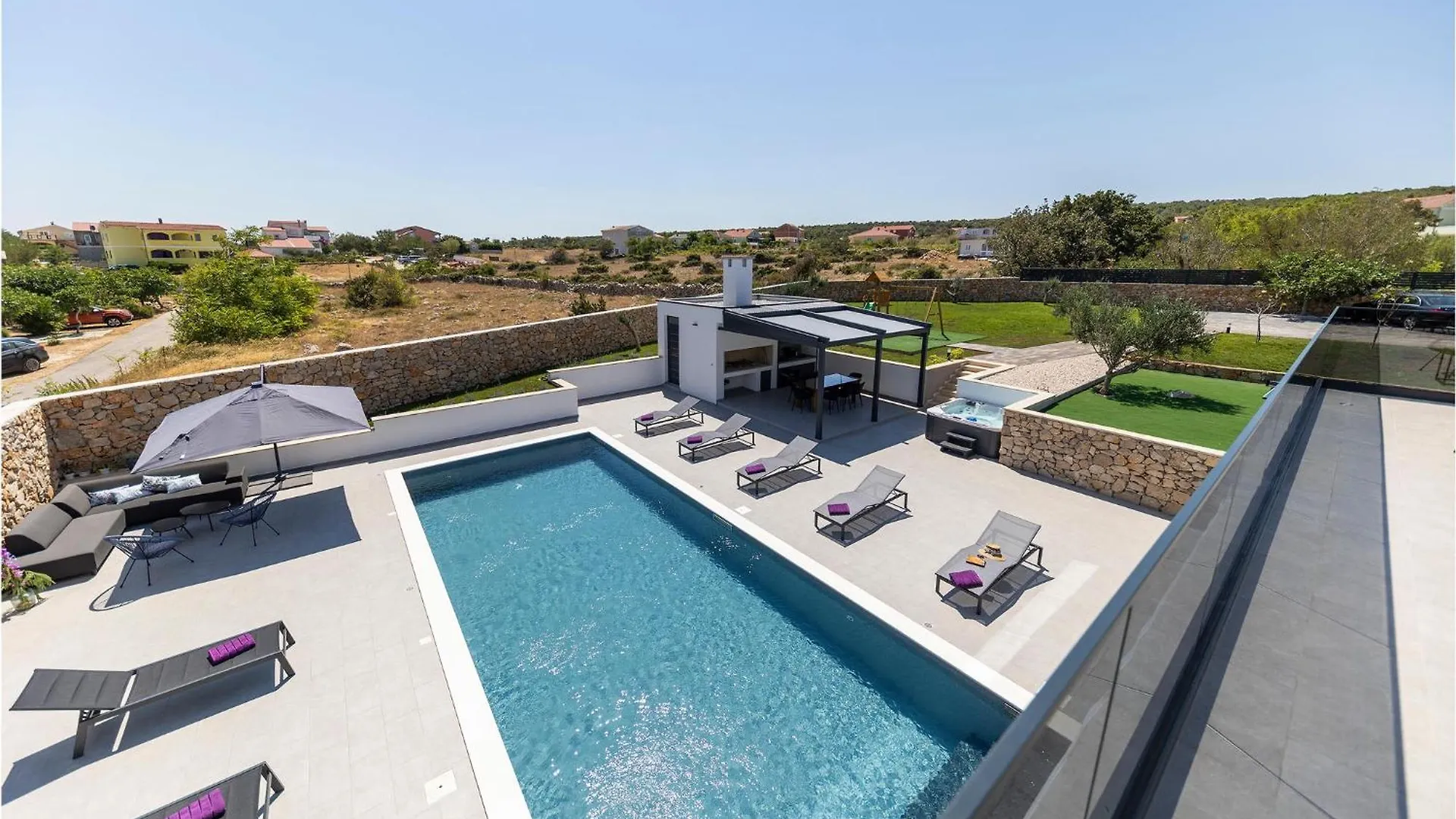 Nice Home In Razanac With Jacuzzi